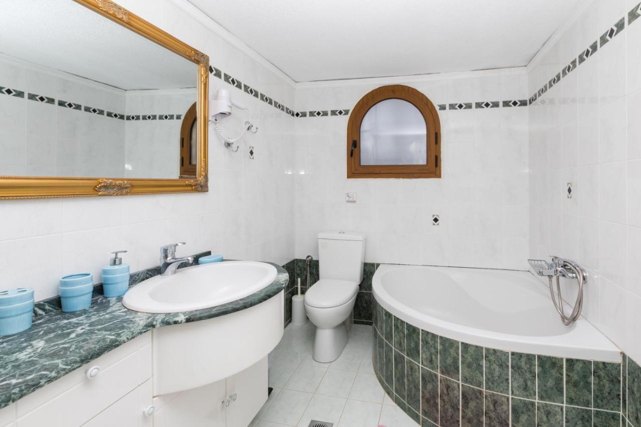 Beachfront Family Villa Katerina With Private Pool, Playground, Bbq & Amazing Sea Views! Petres  Екстериор снимка