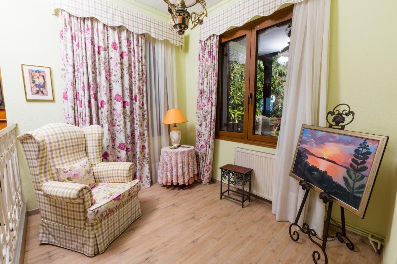 Beachfront Family Villa Katerina With Private Pool, Playground, Bbq & Amazing Sea Views! Petres  Екстериор снимка