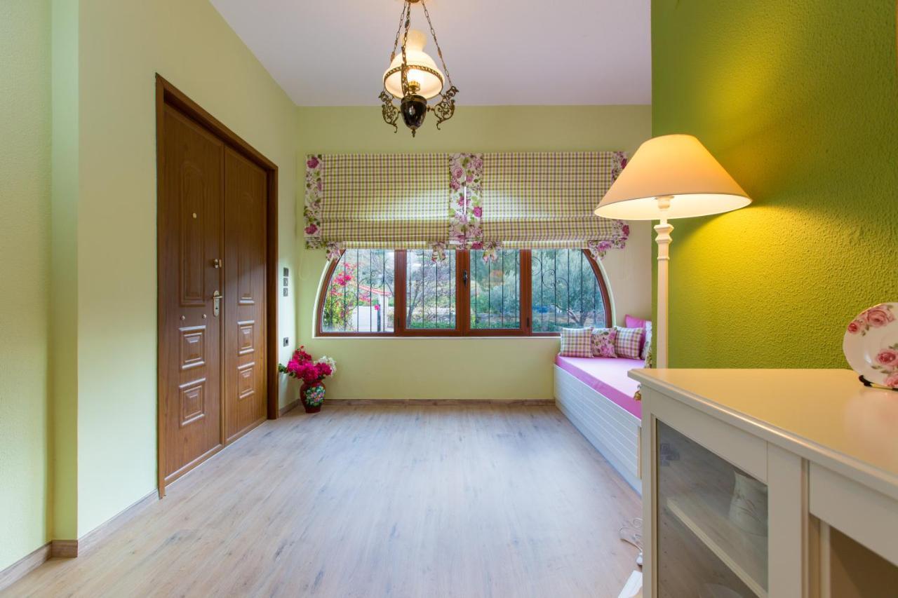 Beachfront Family Villa Katerina With Private Pool, Playground, Bbq & Amazing Sea Views! Petres  Екстериор снимка