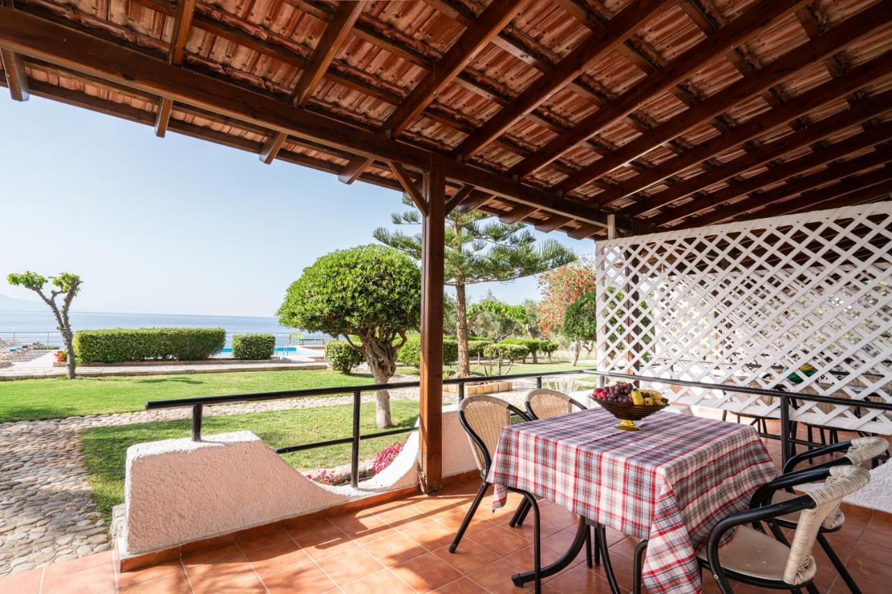 Beachfront Family Villa Katerina With Private Pool, Playground, Bbq & Amazing Sea Views! Petres  Екстериор снимка