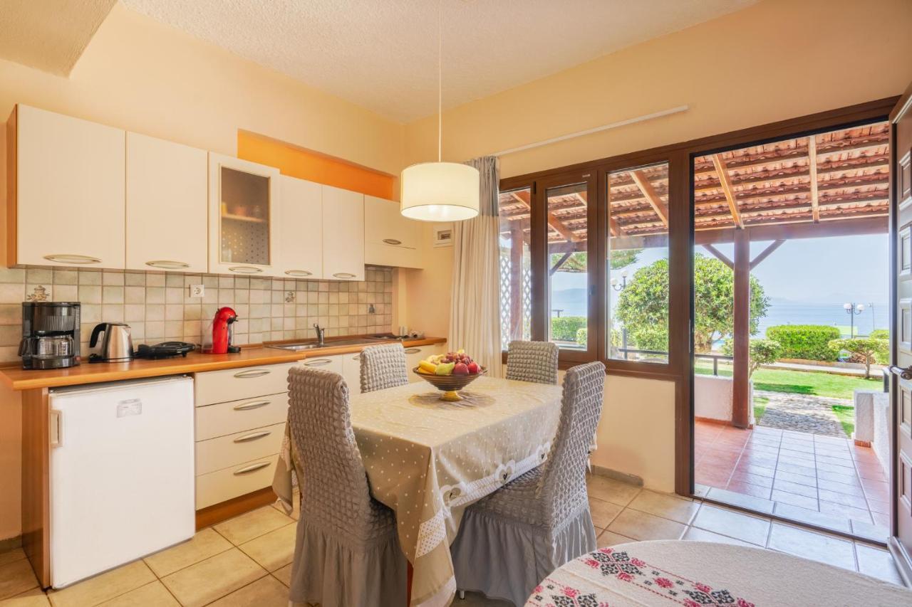 Beachfront Family Villa Katerina With Private Pool, Playground, Bbq & Amazing Sea Views! Petres  Екстериор снимка