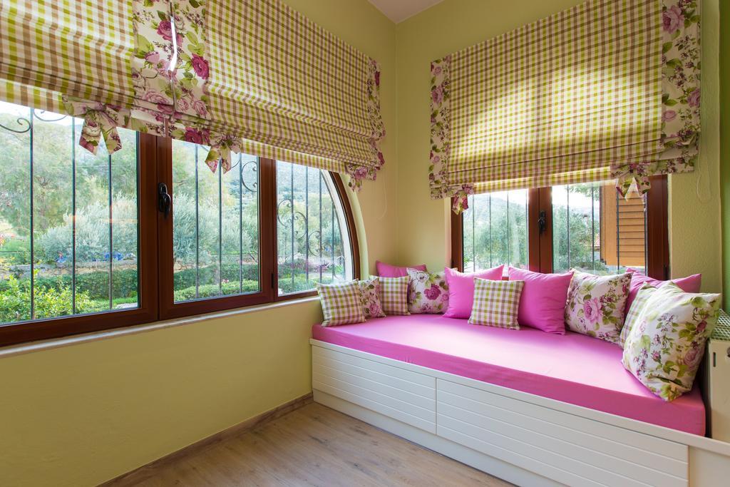 Beachfront Family Villa Katerina With Private Pool, Playground, Bbq & Amazing Sea Views! Petres  Екстериор снимка